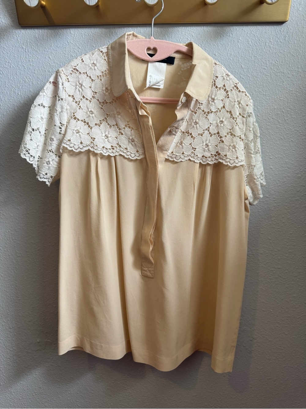 EUC Weekend MaxMara Cream Lace Yoke Short Sleeve Blouse